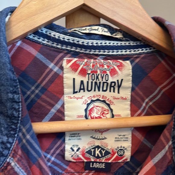 Tokyo Laundry Plaid Button Down. Fits like a medium - Picture 7 of 7